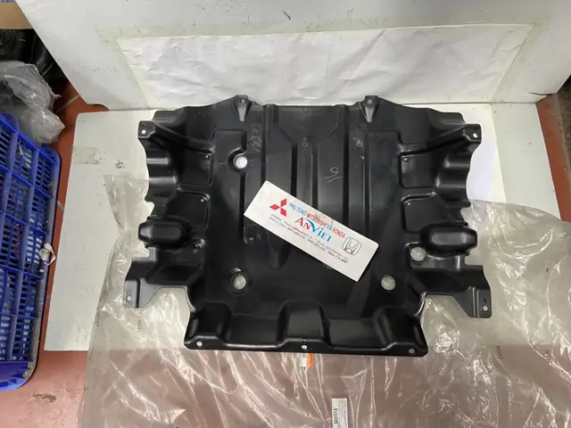 Chắn Bùn Gầm Máy Xe Mitsubishi Zinger