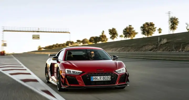Audi R8 Được Trang Bị Động Cơ V10 Mạnh Mẽ Sử Dụng Hộp Số Tự Động 7 Cấp. Ảnh: Hotcars.
