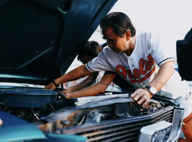 ‘ông Già Gân’ Lái Xe Ô Tô Cổ Hơn 2.000 Km Tham Dự Lễ Hội Xe Tại Thái Lan