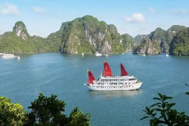 Ngày 2 : Khám Phá Hạ Long Trên Du Thuyền Syrena (ăn 3 Bữa )