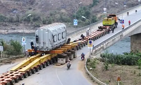 Xe Ô Tô Nhiều Bánh Nhất Việt Nam