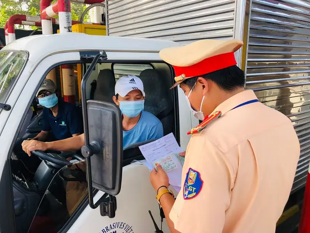 Mức Phạt Khi Không Mang Đủ Các Giấy Tờ Xe Là Bao Nhiêu?