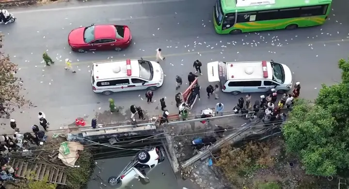 Video: Khoảnh Khắc Ôtô Lao Xuống Mương Khiến 7 Người Tử Vong