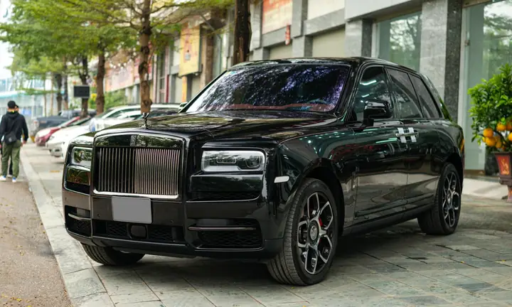 Giá Xe Rolls-royce Cullinan
