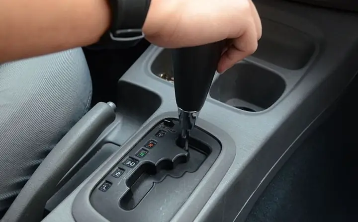 Thao Tác Lái Xe Số Sàn Phức Tạp Hơn Lái Xe Số Tự Động