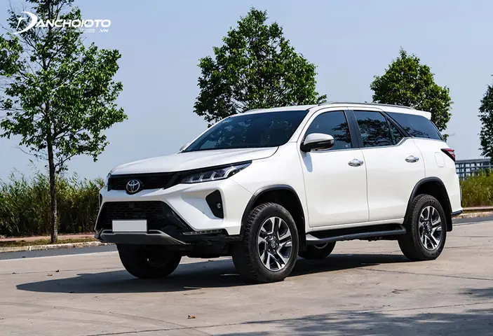 Toyota Fortuner (hạng D)