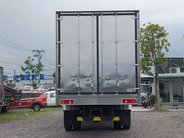 Thùng Xe Tải Dongfeng 8.15 Tấn Thùng Kín 9.7 Mét