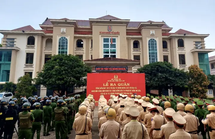 Gia Lai: Ra Quân Tổng Kiểm Soát Xe Ô Tô Vận Tải Hành Khách Và Container