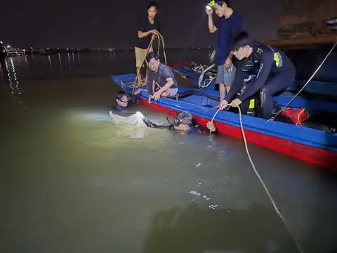 Đưa Trước Thi Thể Nạn Nhân Về Nhà Xác Lúc 23h, Trục Vớt Xe Lúc 0h15