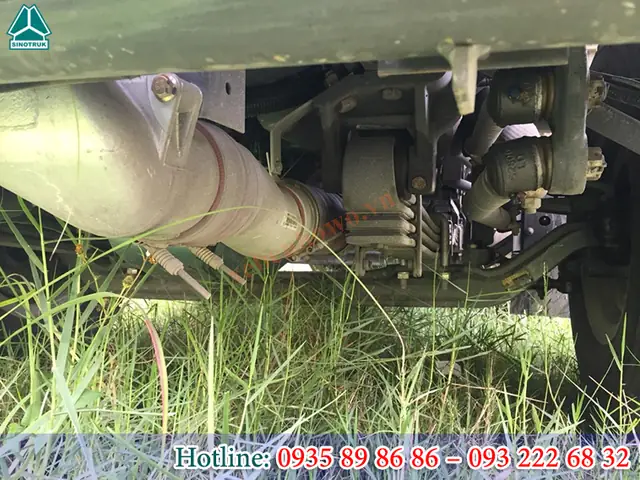 Xe Ben Howo 4 Chân Thùng Đúc Hình Ảnh Bên Hông Xe