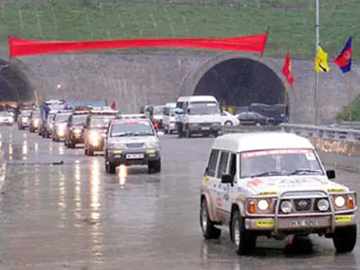 Xe Ô Tô Tay Lái Nghịch Tại Việt Nam: Quy Định, Điều Kiện Lưu Thông