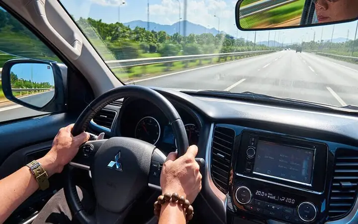 Các Nước Sử Dụng Xe Ô Tô Tay Lái Nghịch