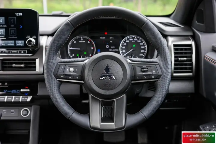 Nội Thất Xe Mitsubishi Triton 2025