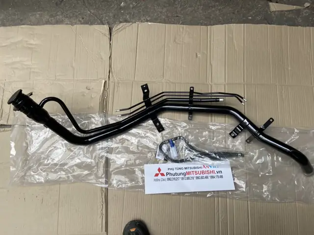 Cổ Đổ Nhiên Liệu Xe Mitsubishi Pajero Ngân Hàng, Chở Tiền, V73