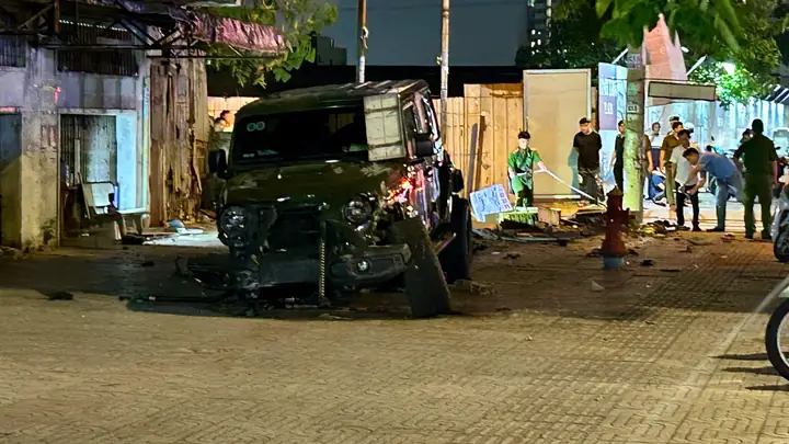 'ô Tô Điên' Tông Hàng Loạt Xe, Ít Nhất 3 Người Bị Thươngđọc Ngay