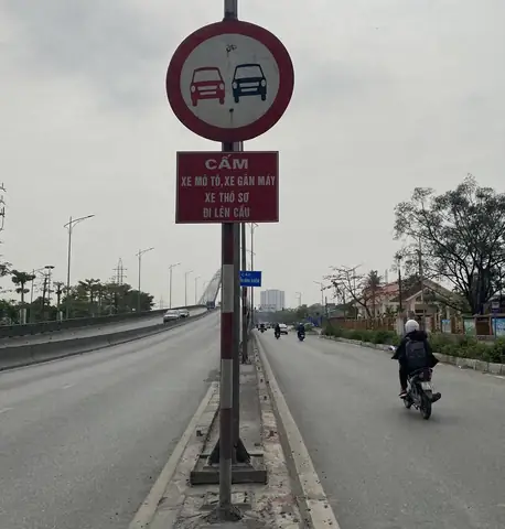 Xe Ô Tô Tông Xe Mát Tại Nguyễn Bỉnh Khiêm