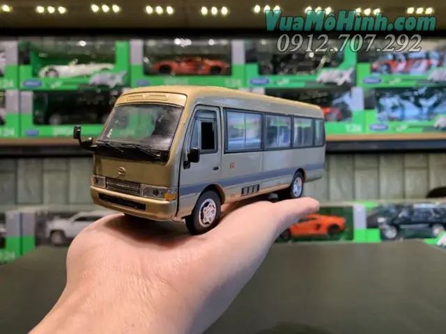 Mô Hình Tĩnh Diecast Xe Ô Tô Buýt Chở Khách Bus Toyota Coaster Tỷ Lệ 1:32 , Đồ Chơi Xe Hơi Oto 4 Bánh Bằng Kim Loại