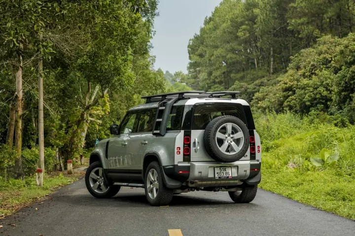 Một Ngày Lên Rừng Xuống Biển Với “vua Việt Dã” Land Rover Defender 110
