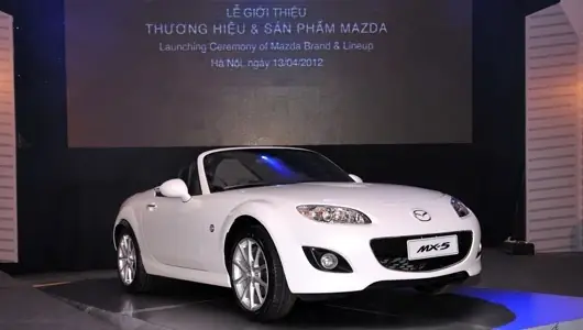 Xe Ô Tô Vừa Mui Trần Vừa Kín