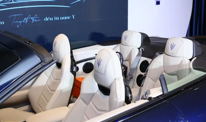 Hồ Ngọc Hà Cầm Lái Xe Mui Trần Maserati Grancabrio Sport 2018 Vừa Ra Mắt - Ảnh 3.