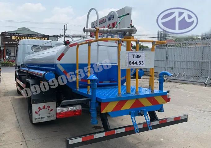 Xe Phun Nước Rửa Đường