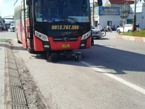 Tai Nạn Giao Thông Mới Nhất 20/9/2025: Ô Tô Khách Cuốn Xe Máy Vào Gầm, 1 Người Tử Vong