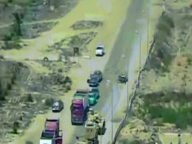 Ai Cập: Xe Tăng Nghiền Nát Xe Bom, Cứu Sống 50 Người