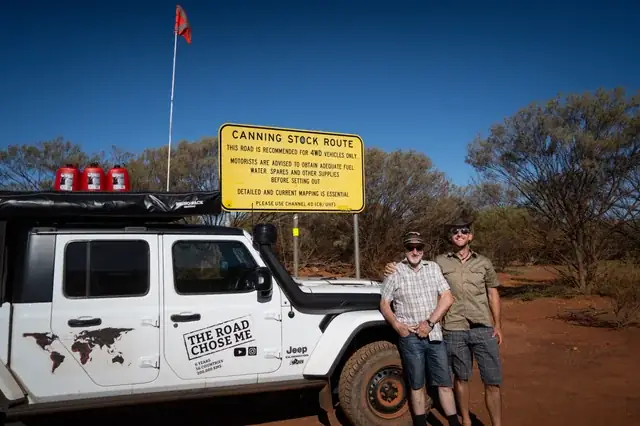 Top 5 Dòng Xe Ô Tô Phù Hợp Cho Nhóm 10 Người Thi Cùng Lái