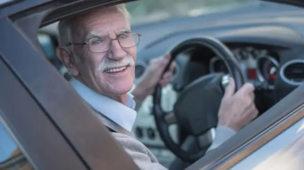 Trên 70 Tuổi Có Được Lái Xe Ô Tô C Theo Quy Định Của Pháp Luật Không?