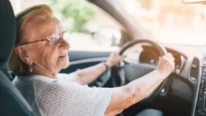 Những Rủi Ro Khi Trên 70 Tuổi Vẫn Tiếp Tục Lái Xe Ô Tô C