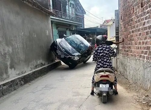 Ảnh Chế Lái Xe Ô Tô: Những Khoảnh Khắc Hài Hước & Bài Học An Toàn Đằng Sau Tiếng Cười