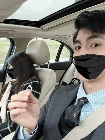 Ảnh Ngồi Trong Xe Ô Tô Tự Nhiên Và Cuốn Hút