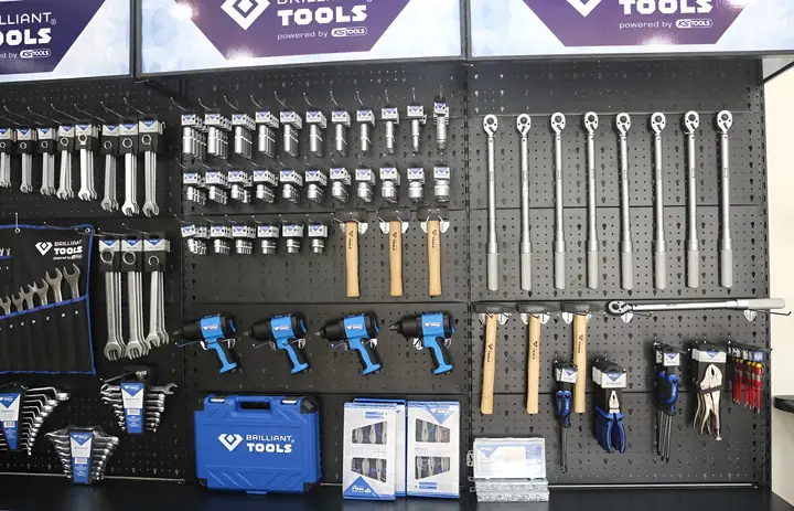 Công Cụ Và Thiết Bị Ô Tô