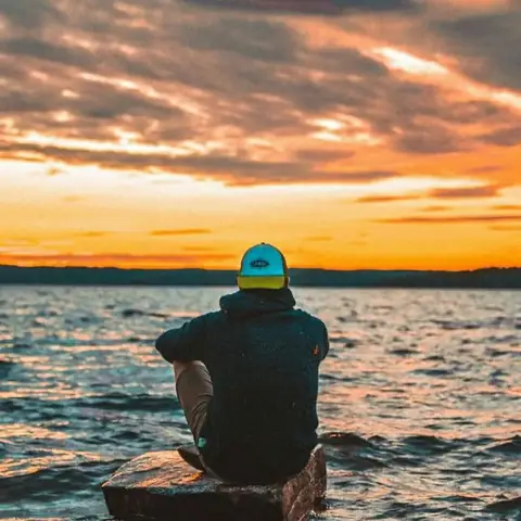 Ảnh Avatar Nam Buồn: Thể Hiện Sự Kiềm Nén Và Nội Tâm