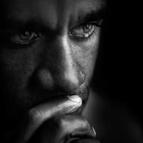 Ảnh Avatar Nam Buồn: Thể Hiện Sự Kiềm Nén Và Nội Tâm