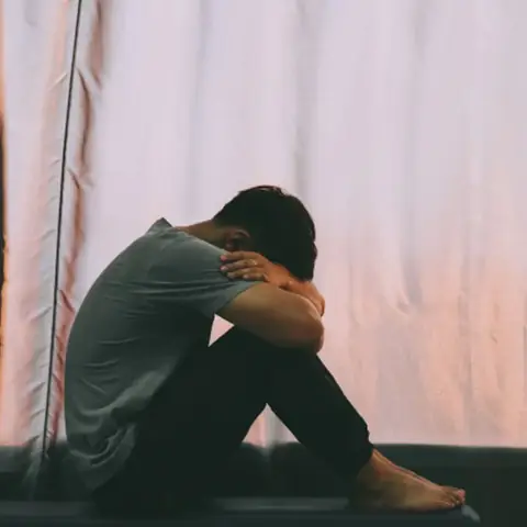 Ảnh Avatar Nam Buồn: Thể Hiện Sự Kiềm Nén Và Nội Tâm