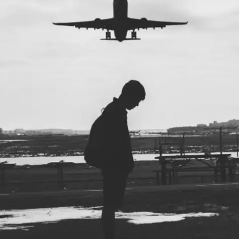 Ảnh Avatar Nam Buồn: Thể Hiện Sự Kiềm Nén Và Nội Tâm