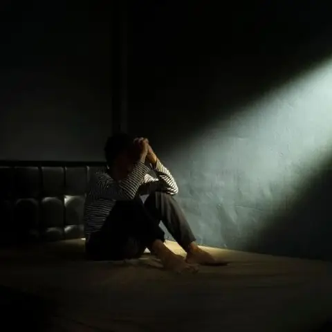 Ảnh Avatar Nam Buồn: Thể Hiện Sự Kiềm Nén Và Nội Tâm