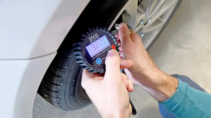 Áp Suất Lốp Ô Tô Là Gì?