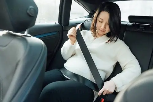 Bà Bầu Có Nên Đi Ô Tô Không?