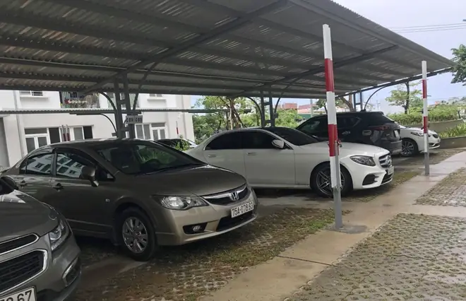 Bãi Giữ Xe Tư Nhân Và Dịch Vụ