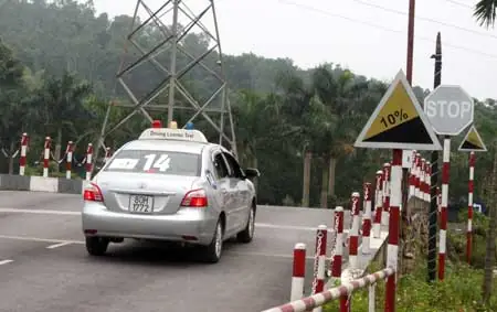 Bài Thi Dốc Cầu_thi Lái Xe Ô Tô Hạng B