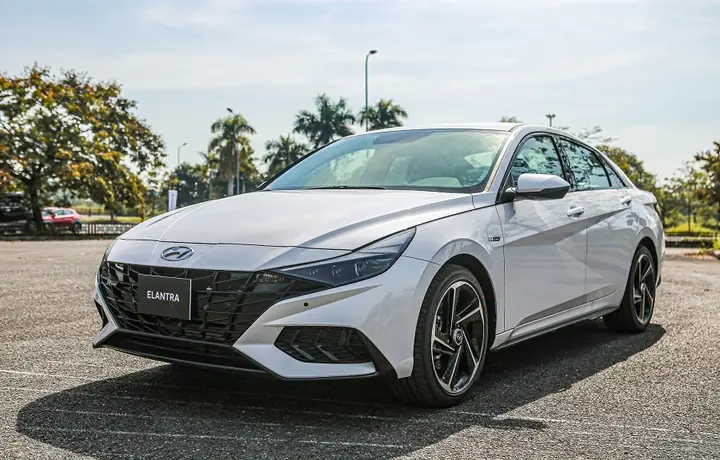 Bảng Giá Xe Ô Tô Elantra