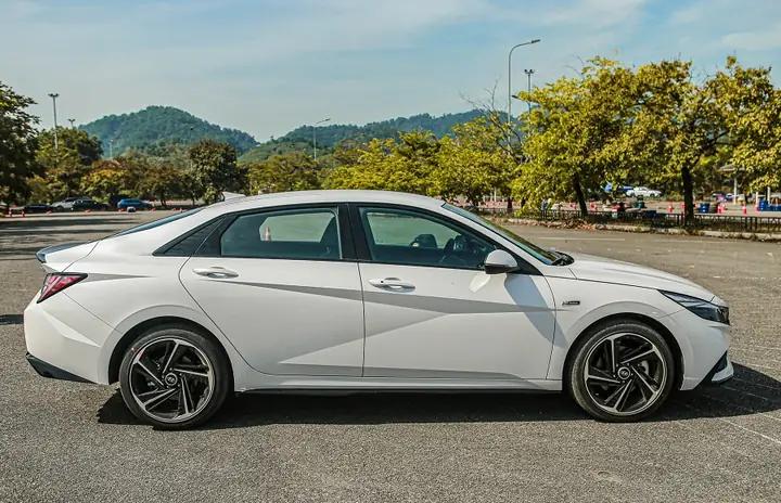 Bảng Giá Xe Ô Tô Elantra