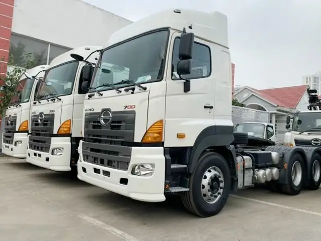 Hino Series 700 (hạng Nặng & Đầu Kéo): Sức Mạnh Vượt Trội