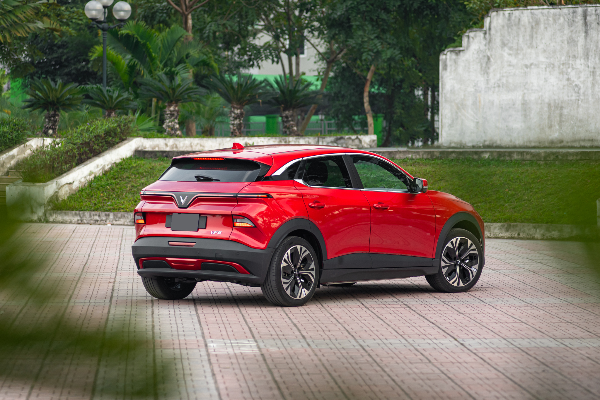 Đánh giá độ bền màu VF6 Plus theo thời gian: Yếu tố nào ảnh hưởng và cách bảo dưỡng hiệu quả?