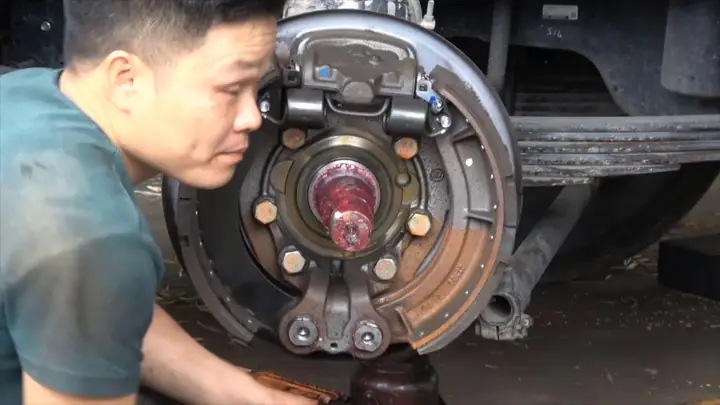 Bảo Dưỡng May Ơ Xe Ô Tô: Hướng Dẫn Toàn Diện Từ A-z