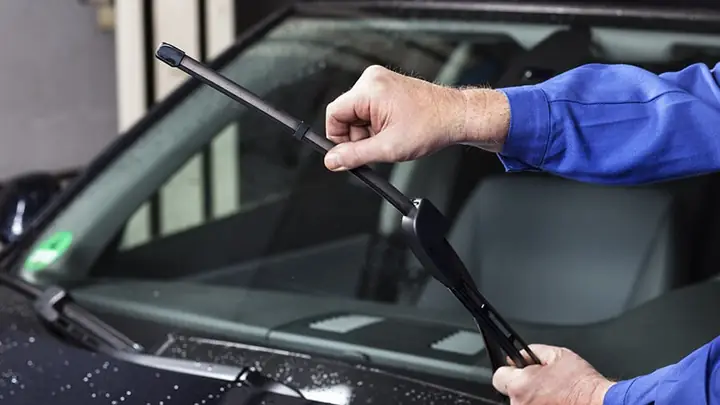 Kiểm Tra Và Thay Thế Cần Gạt Nước