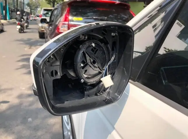 Bị Trộm Gương Có Được Bảo Hiểm Mất Cắp Bộ Phận Xe Ô Tô Bồi Thường?