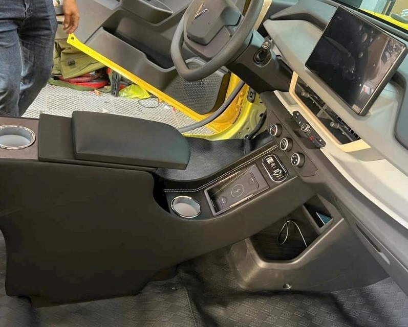 Bệ Tỳ Tay VF3: Tăng Tính Tiện Nghi và Cá Nhân Hóa Nội Thất Xe